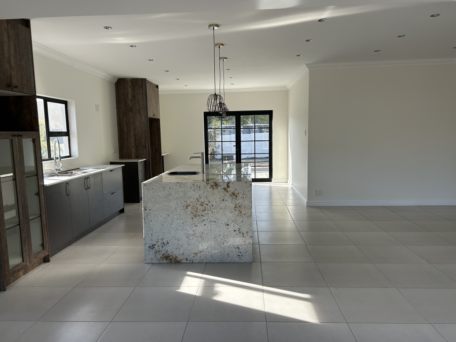 To Let 4 Bedroom Property for Rent in Bothasig Western Cape